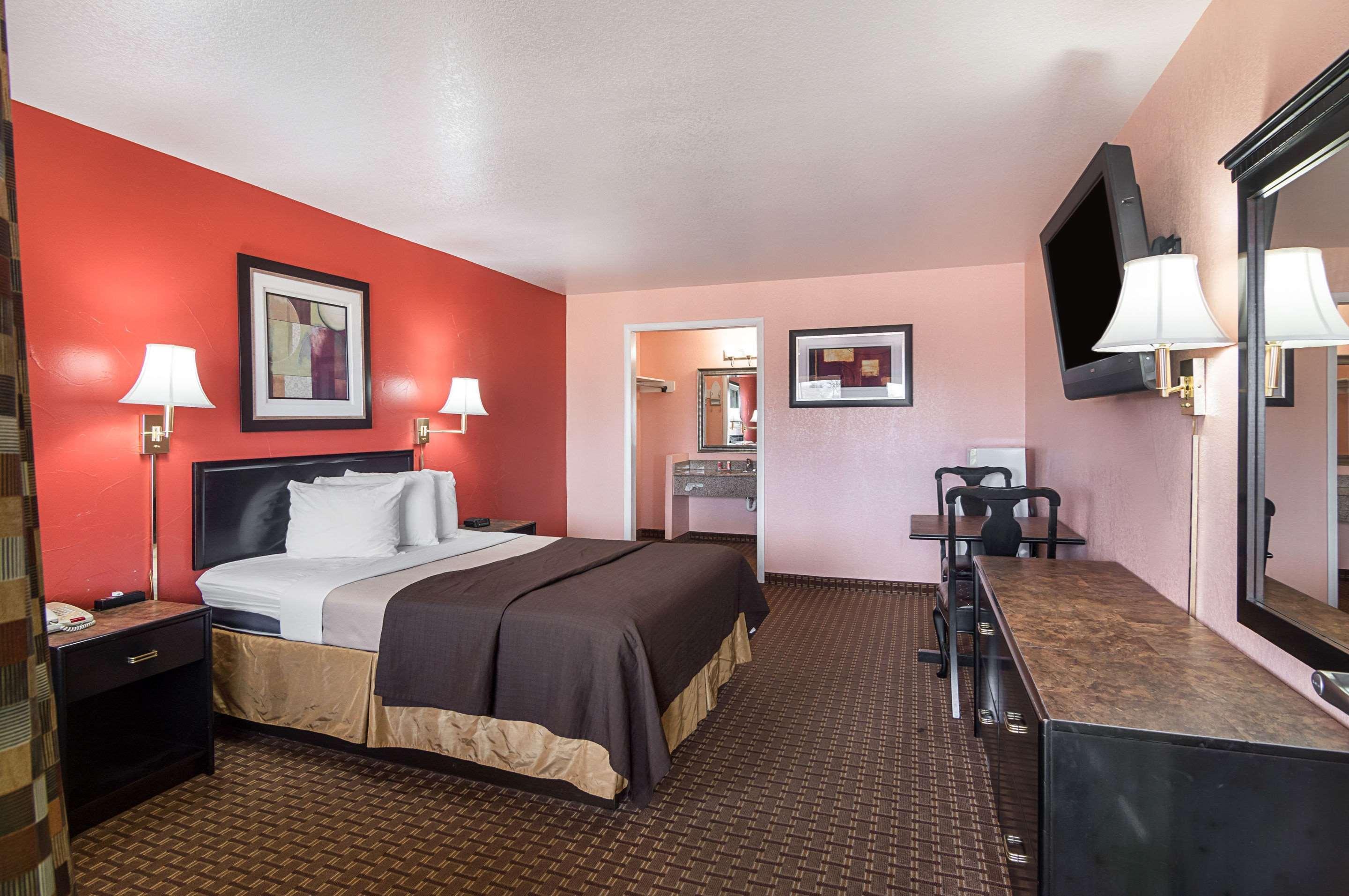 Lodge Econo Hwy 54 - Hwy 287