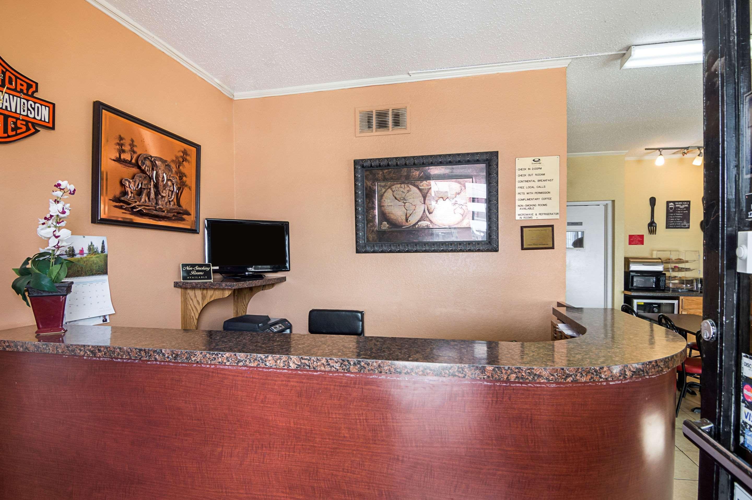 Econo Hwy 54 - Hwy 287 Lodge